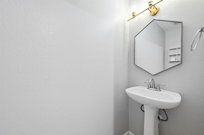 Building Photo - 1613 Coriander Dr