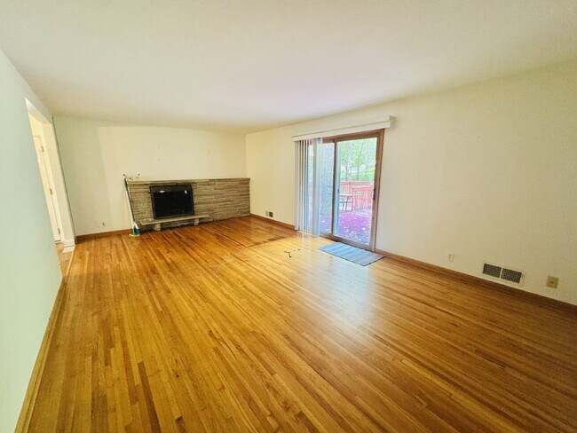 Building Photo - 6701 Kingston Dr