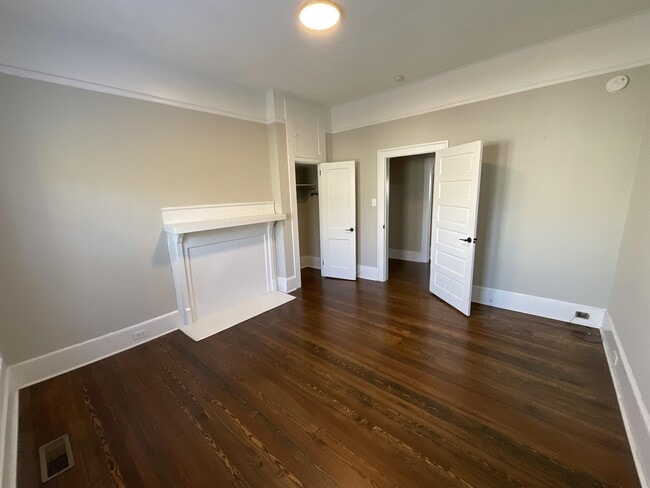 Building Photo - 603 Poplar Ave