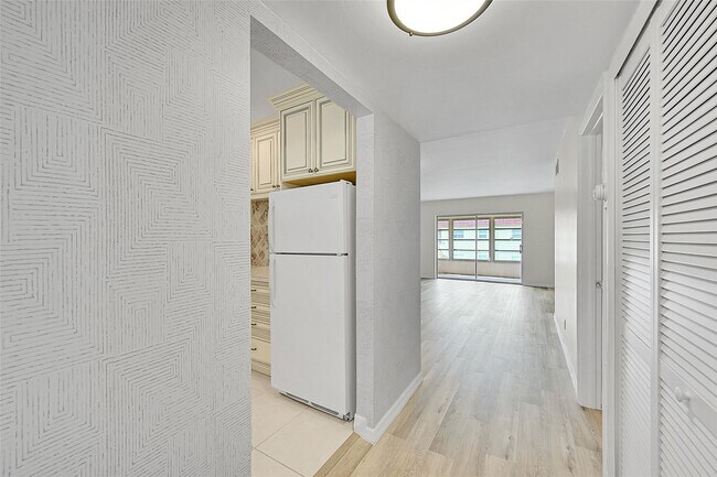 Building Photo - 23 Abbey Ln