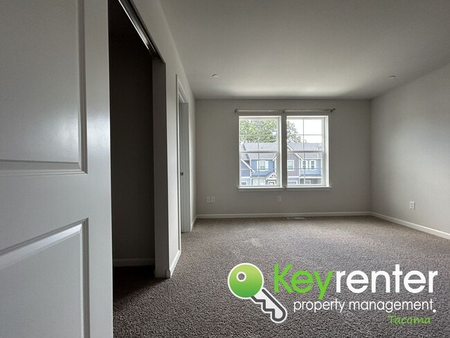 Building Photo - Must-have 3Bed/2.5Bath Lakewood Home