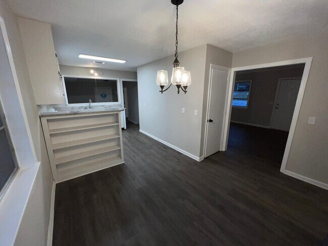 Building Photo - 1101 Enota Cir NE