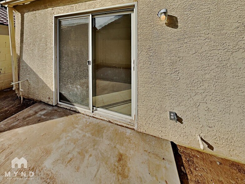 Building Photo - 8520 W Palm Ln