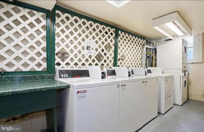 Building Photo - 30 S Old Glebe Rd