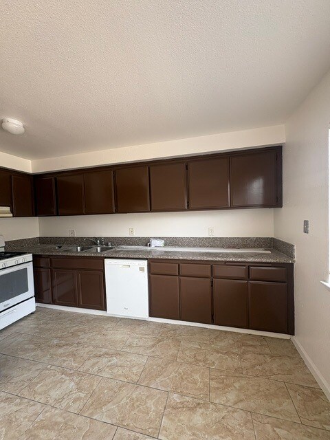 Building Photo - 310 S Argyle Ave