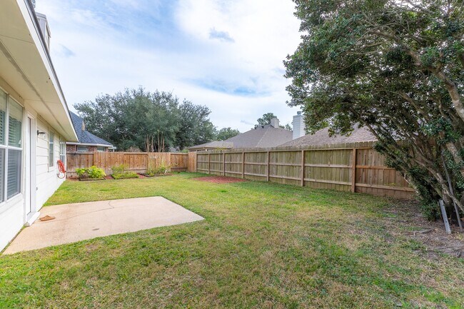 Building Photo - 18323 Water Mill Dr