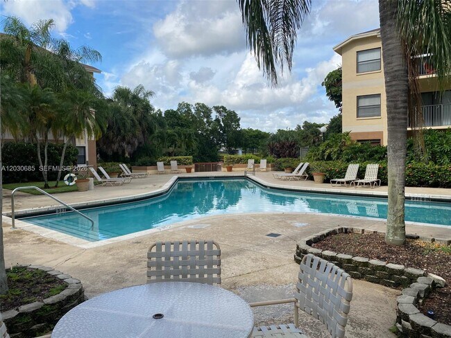 Building Photo - 9999 Summerbreeze Dr
