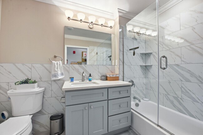 Building Photo - 936 Pavonia Ave