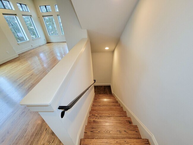 Building Photo - Stunning Corner Unit with Breathtaking Views!