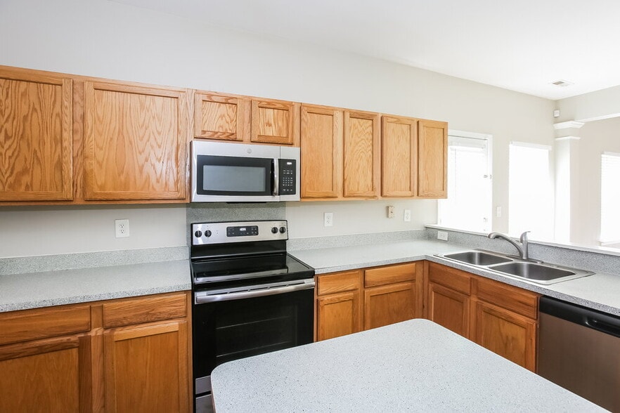Building Photo - 1320 Bray Dr