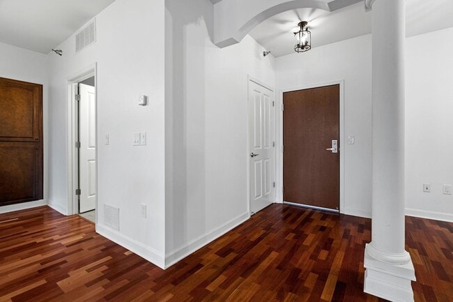 Building Photo - 317 Groveland Ave