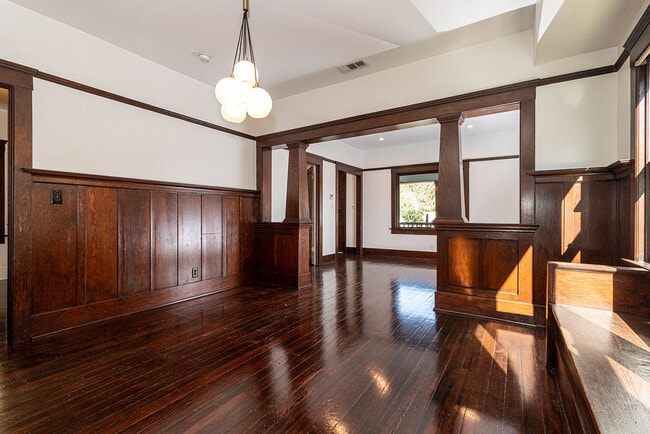 Primary Photo - 1616 Bridge St