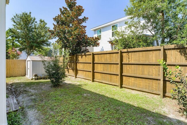 Building Photo - 163 Mosaic Oaks Cir