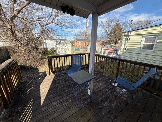 Building Photo - 2 bedroom house in Church Hill! Central air, yard, all electric and laundry!