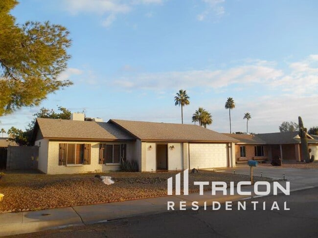 Building Photo - 1128 W Hermosa Dr