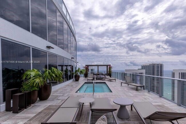 Building Photo - 4010 S Ocean Dr