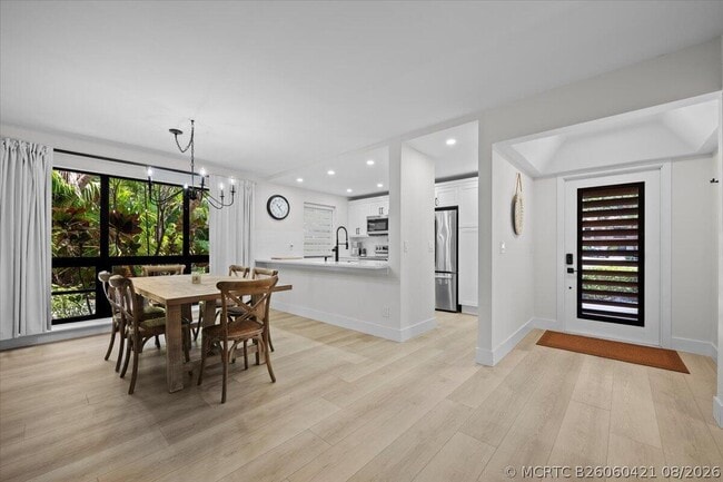 Building Photo - 221 Brackenwood Terrace