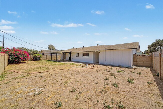 Building Photo - 8730 E Rancho Vista Dr