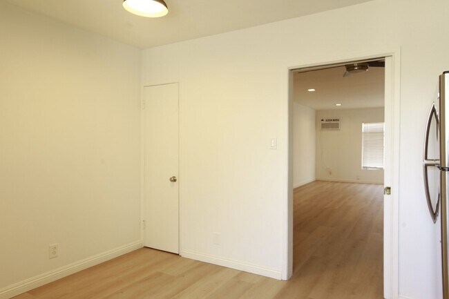 Building Photo - 1323 Ridgeley Dr