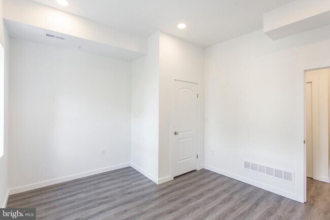 Building Photo - 2131 N 8th St