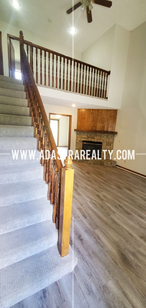 Building Photo - Affordable Duplex in Blue Valley School District-Available NOW!!