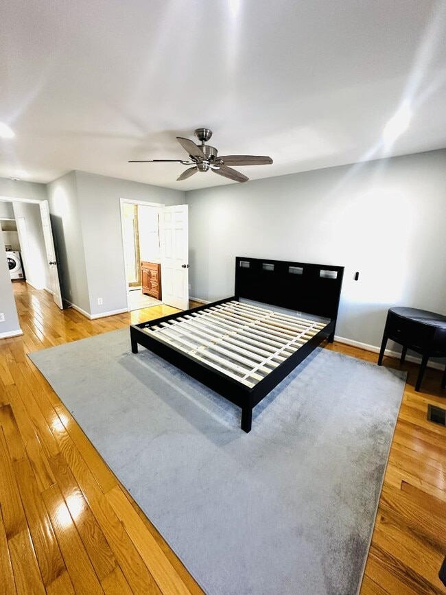 Building Photo - 2517 Foster Ave