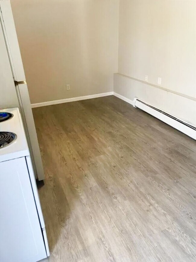 Building Photo - 1431 E Evans Ave