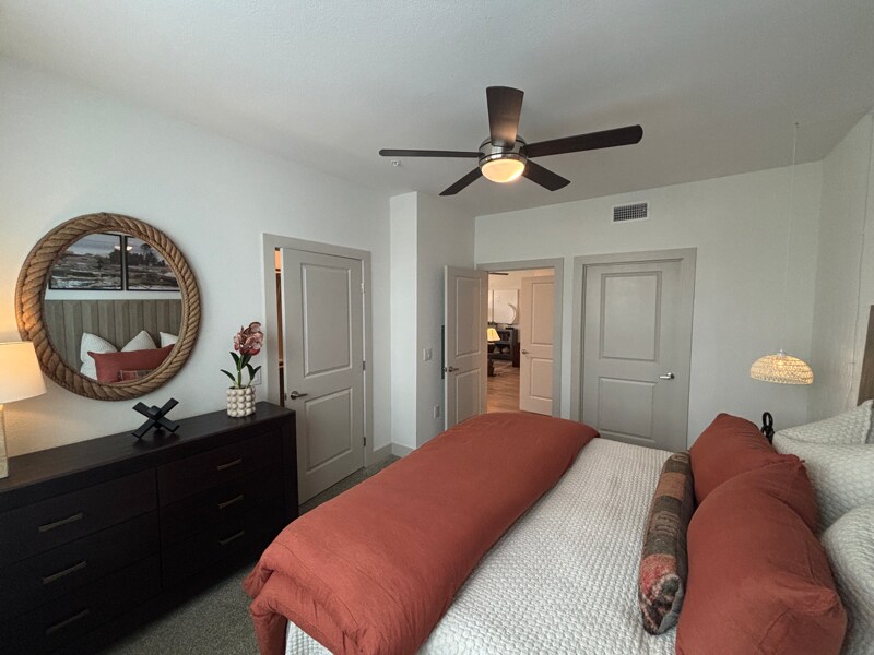 Building Photo - 702 Celebration Wy