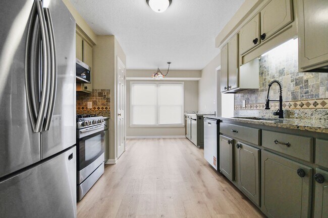 Building Photo - Pet Friendly Three Bedroom!
