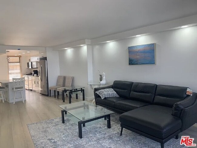 Building Photo - 4265 Marina City Dr