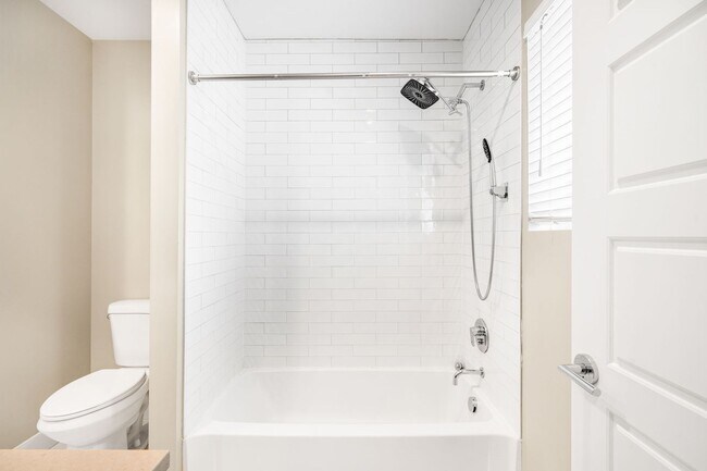 Building Photo - 3BD, 4BA Sunnyside Home With Office and Rooftop Deck