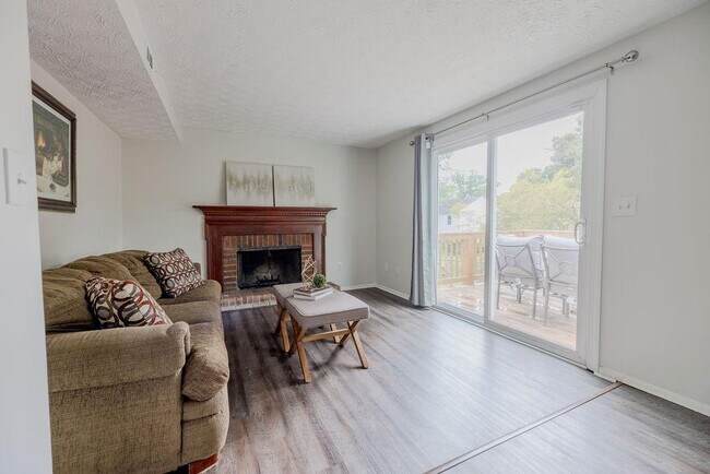 Building Photo - 2073 Raintree Pl