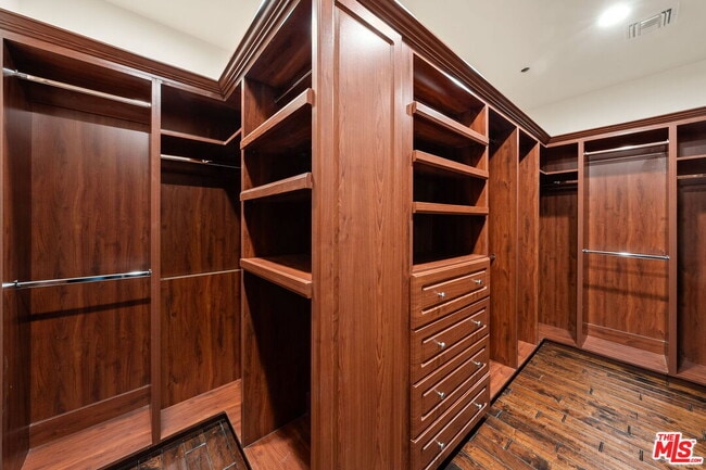 Building Photo - 823 Yale St