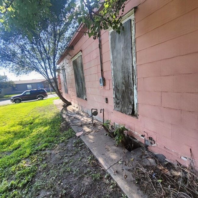 Building Photo - OWNER Finance Home with 10% DOWN