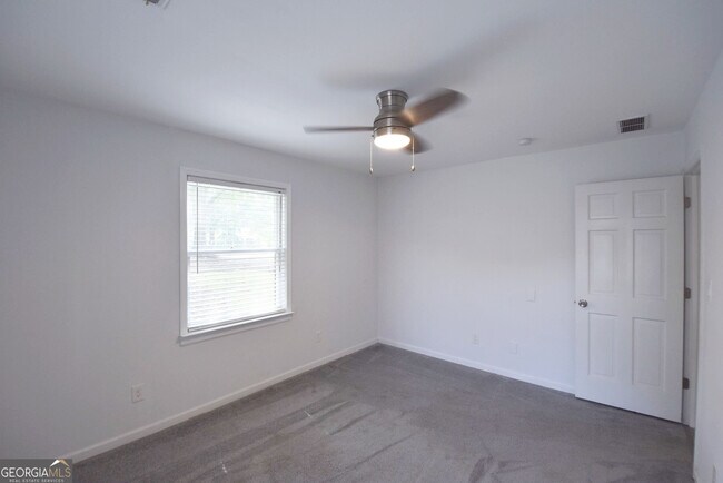 Building Photo - 98 Woodvalley Dr