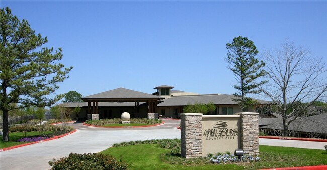 Building Photo - 1413 E April Villa