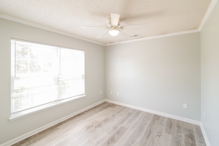 Building Photo - 1358 Belle Grove Cir