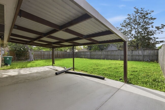 Building Photo - Charming 3BR House in Houston
