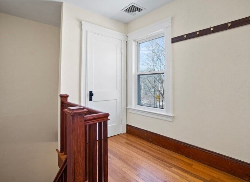 Building Photo - 34 Sparhawk St