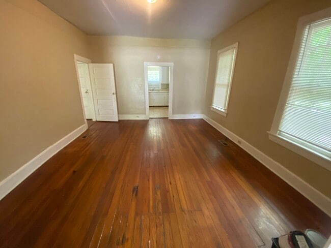 Building Photo - 4007 Holly Ave