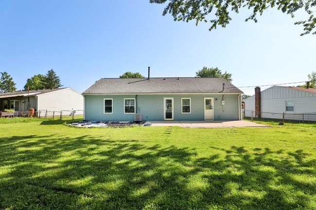 Building Photo - 601 Daventry Ln