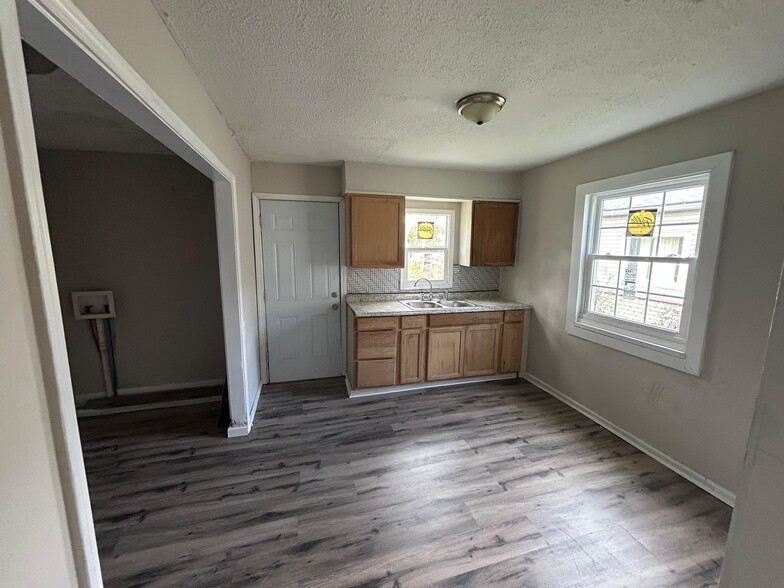 Building Photo - 2950 N Colorado Ave