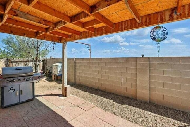 Building Photo - 404 Lindsay Pl SW