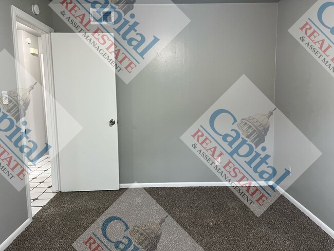 Building Photo - Del City 3 Bedroom