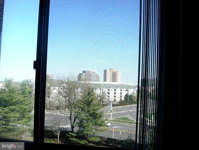 Building Photo - 8340 Greensboro Dr