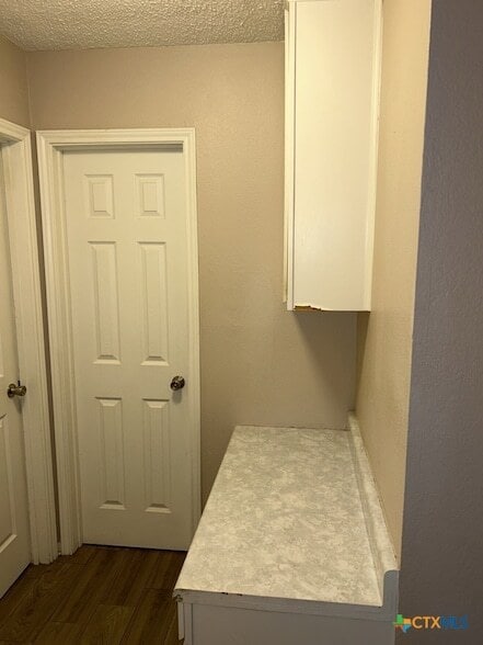 Building Photo - 105 E Reagan Ave