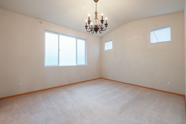 Building Photo - Move in special - same rate with lease to ...