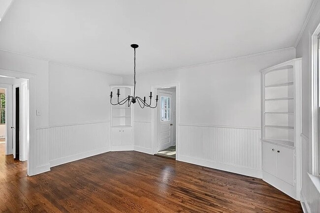 Building Photo - 326 Westhampton Ave