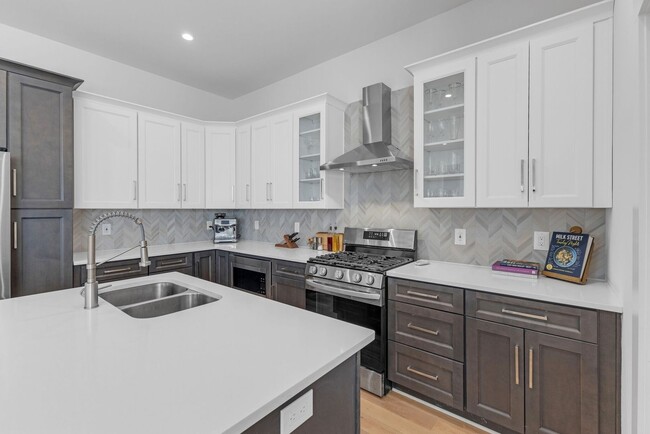 Building Photo - 6107 Cowden Ave
