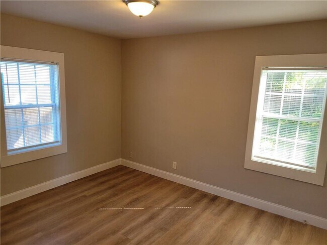 Building Photo - 1223 Campbellton Pl SW